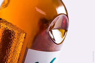 被咬了一口的yan天然健康有機果汁飲料產(chǎn)品包裝設計瓶型設計