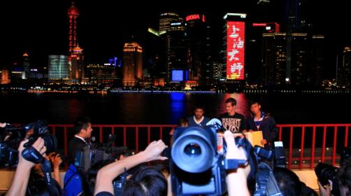 上海花旗led燈光幕墻廣告